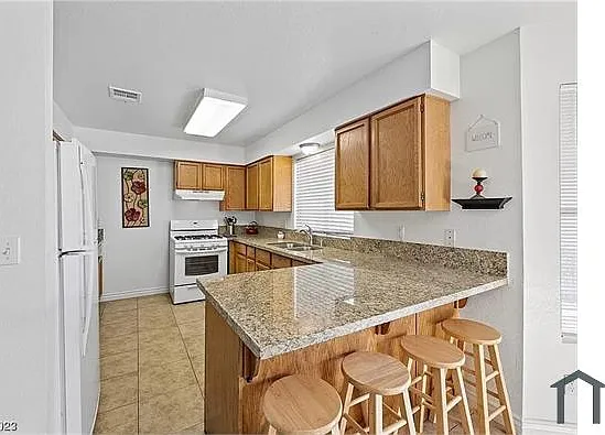 1633 Palmae Way — Photo 8