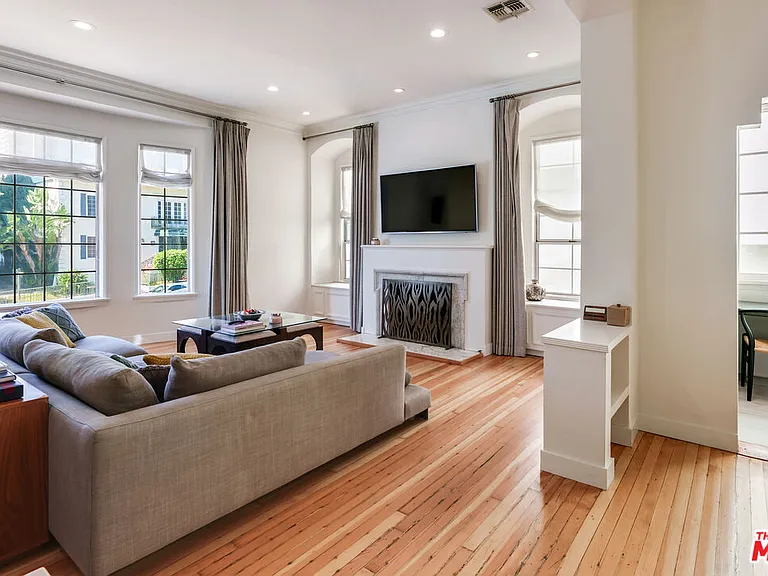 1014 N Doheny Dr — Photo 9