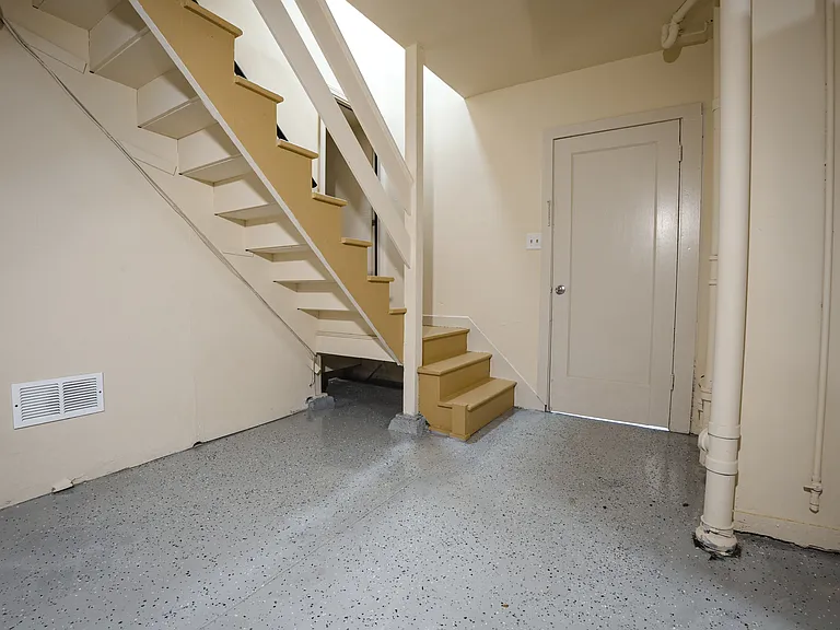 582 Euclid Ave #C — Photo 4