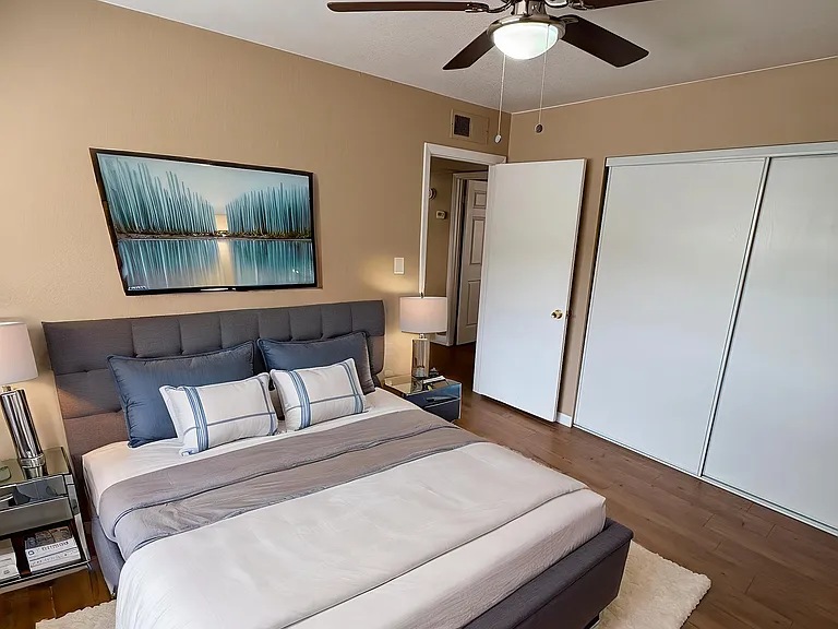 1502 W Shangri La Rd #1 — Photo 9