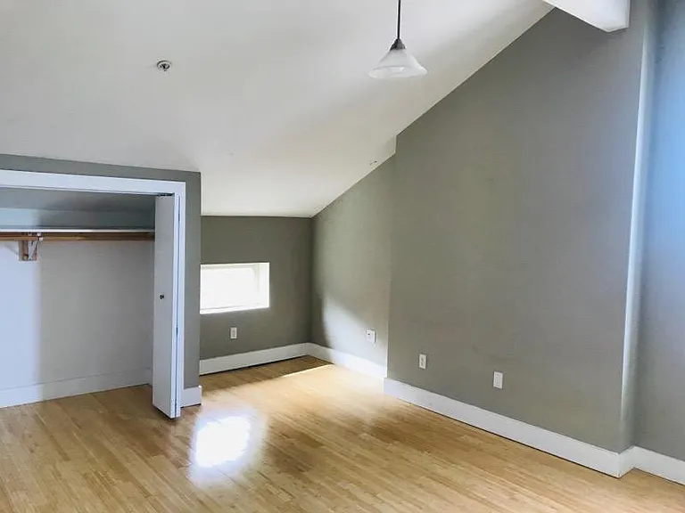 2733 Woodburn Ave #402 — Photo 10