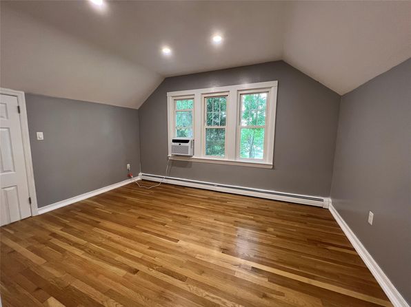 1158 Carlls Straight Path, Dix Hills, NY 11746