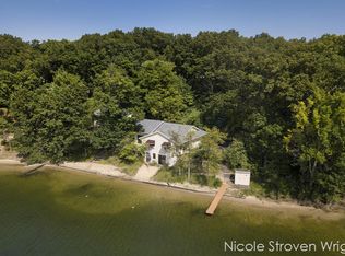 3443 Manderley Dr NE, Grand Rapids, MI 49525