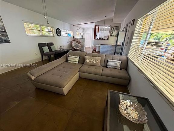 2nd image of 935 Polk St #935