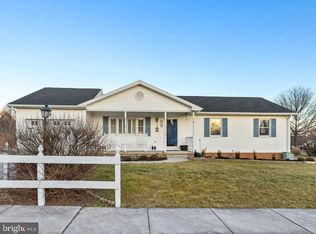 24 Fieldcrest Dr, Littlestown, PA 17340