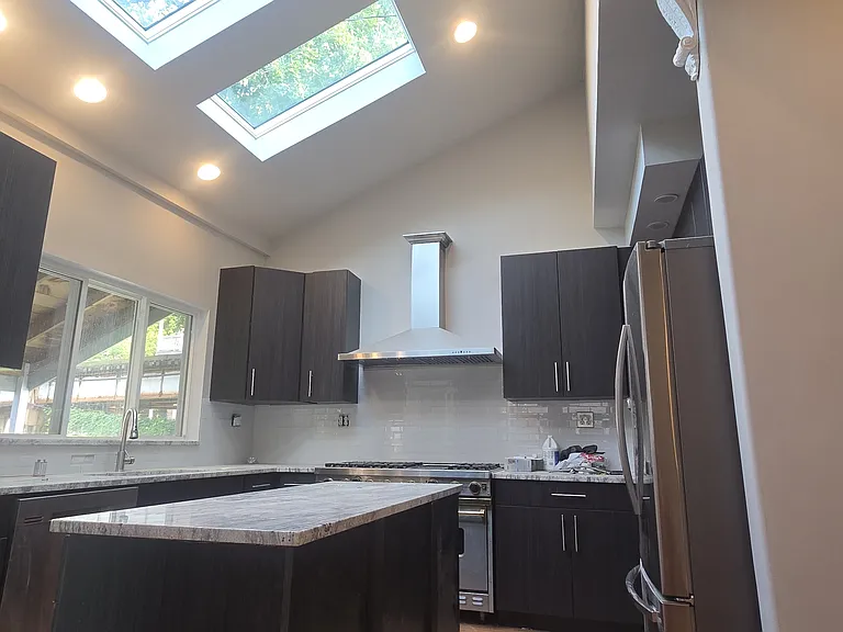 4647 N Winchester Ave — Photo 3