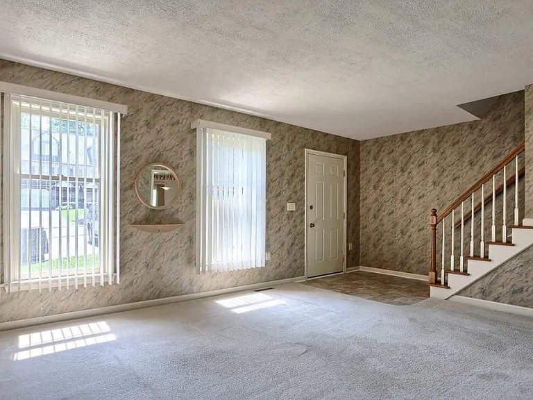 50 Ironstone Dr — Photo 3