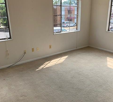 4th image of 2220 N Columbus St APT 3
