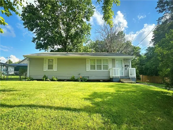 104 W Benton St, Savannah, MO 64485