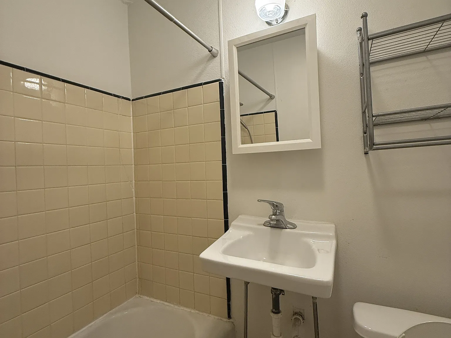 240 West Lakelawn Place - 2 — Photo 4