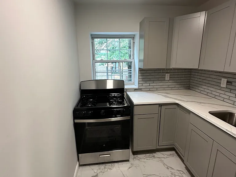 1358 University Ave #2 — Photo 5