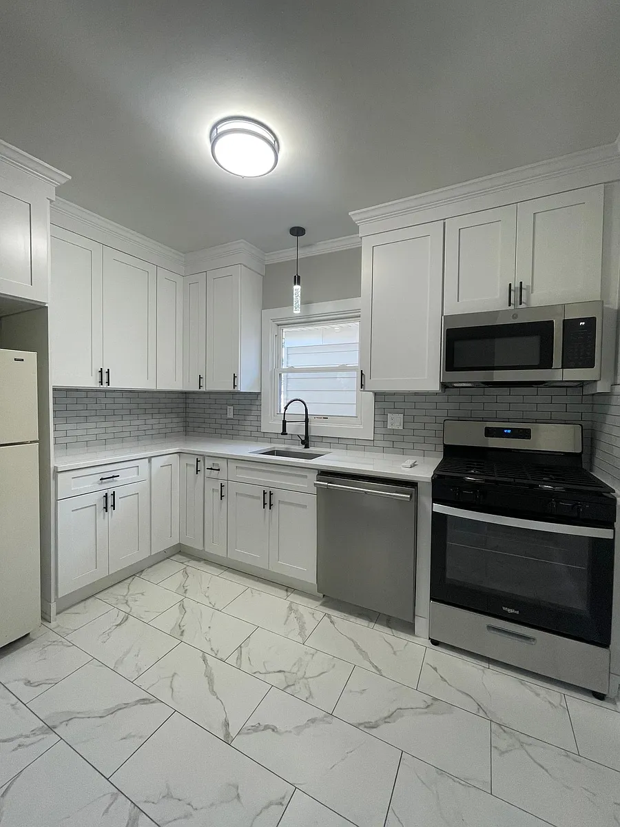 Building Photo - Miltonia St
