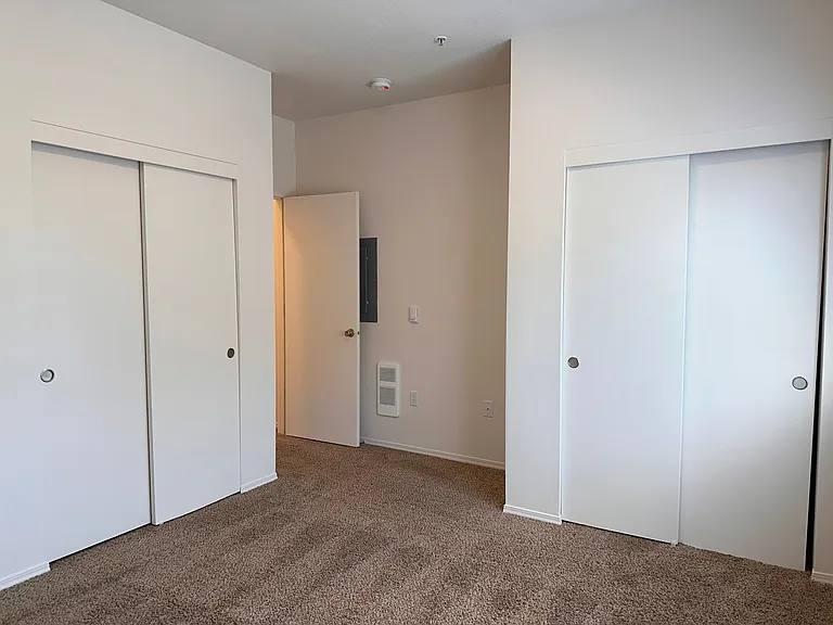 Landmark Apartments — Photo 11