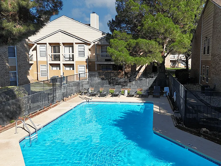 Sparkling Swimming Pool at Saddlecreek Apartments