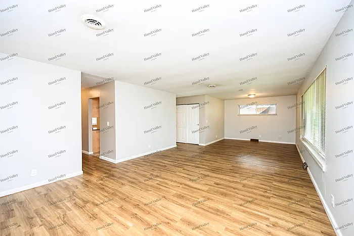3 bed, 1.5 bath, 1575 sqft, $1,595 — Photo 3