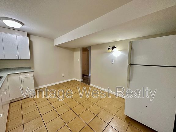 4th image of 1260 Centennial Cres Unit B