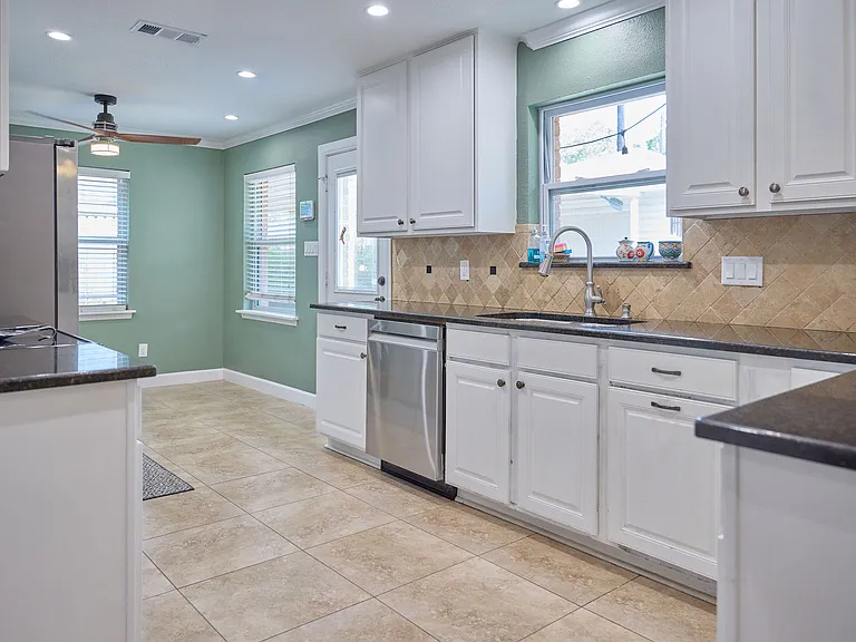 10211 Hazelhurst Dr — Photo 10