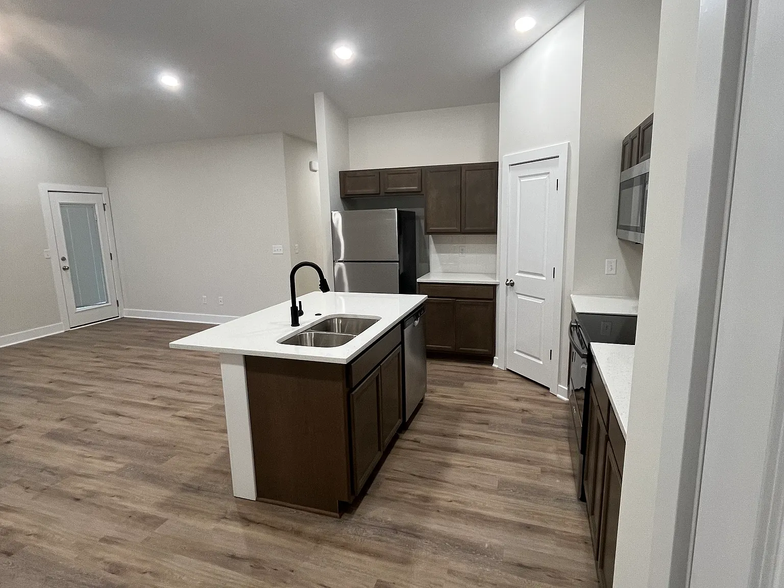 3 bed, 1203 sqft, $1,450 — Photo 4