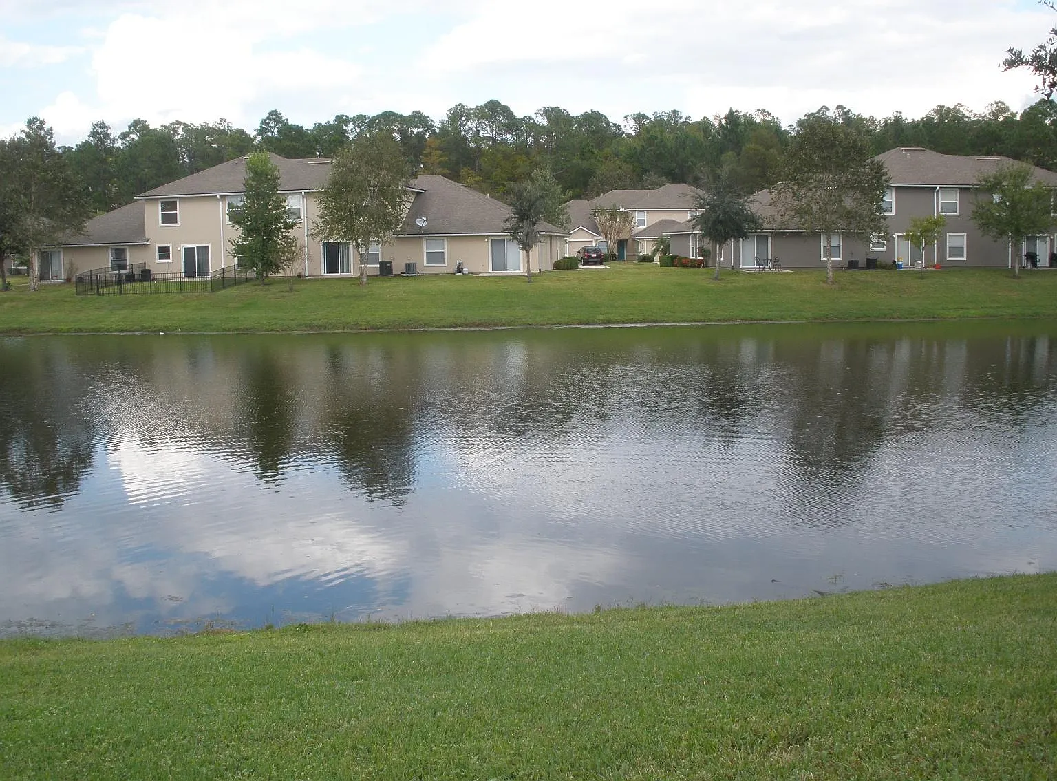 3 bed, 1100 sqft, $1,975 — Photo 4