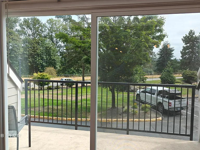 45th Pl S — Photo 17