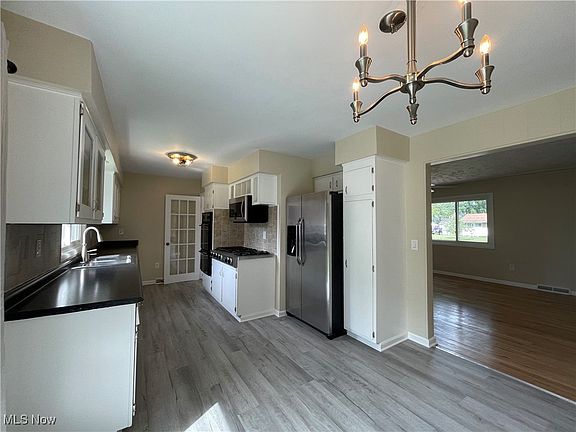 3rd image of 956 Lakewood Beach Dr