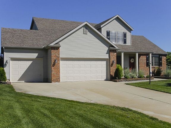 2nd image of 61622 Windridge Ct #152