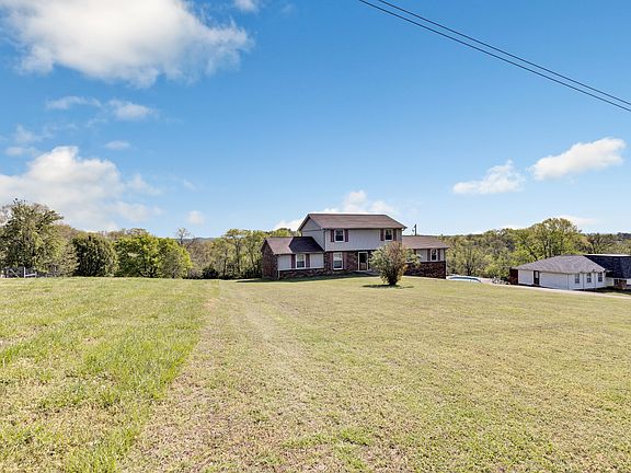 3rd image of 415 Highland Heights Dr