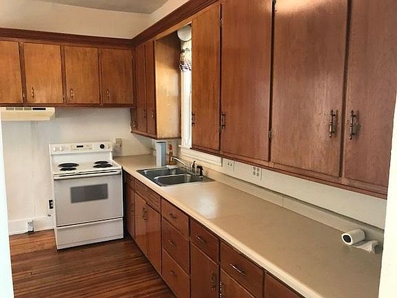 Kitchen (Stove currently under hood)