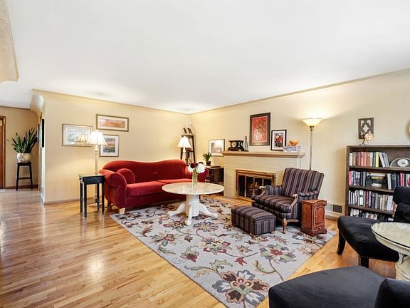 3rd image of 333 18th St NW