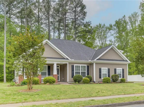 4822 Lake Shore Dr, Chesapeake, VA 23321