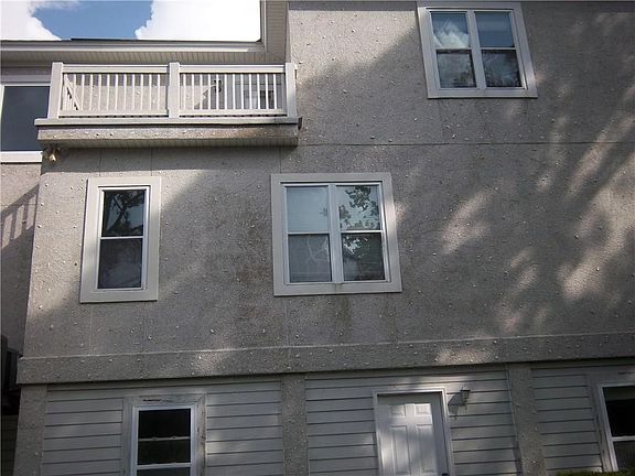 3rd image of 100 Lanier Island Cir