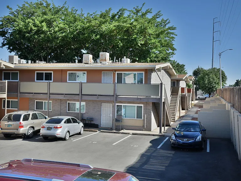 Spacious and Updated 2 Bed / 1 Bath Apt in the NE! — Photo 66