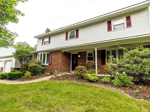 2nd image of 39 Rolling Brook Dr