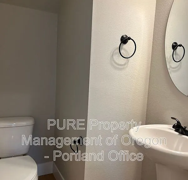 1730 NE Gilbert Ln — Photo 6