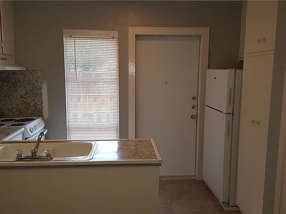 4th image of 5832 S Alameda St APT C