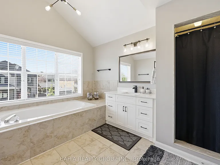 1412 Crozier Cres — Photo 24