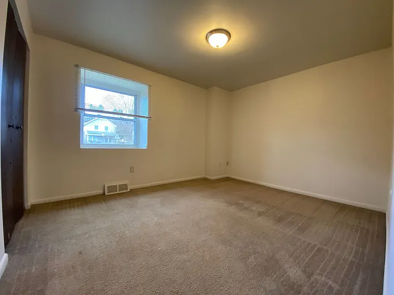 733 Hemlock Sq — Photo 7