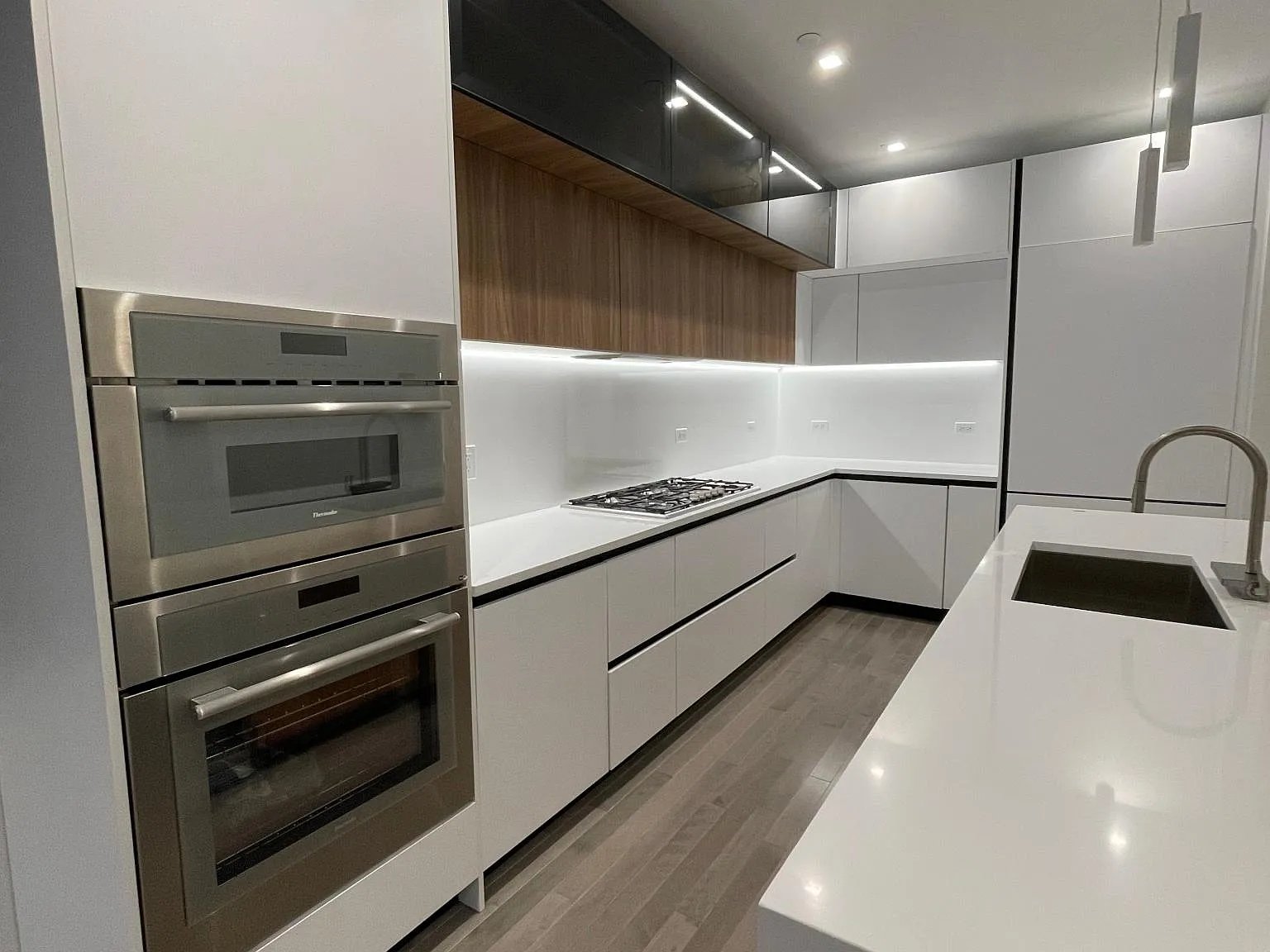 721 N Elizabeth St — Photo 3