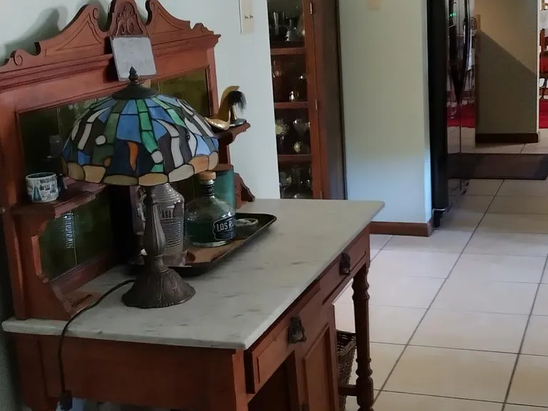 Family room to kitchen