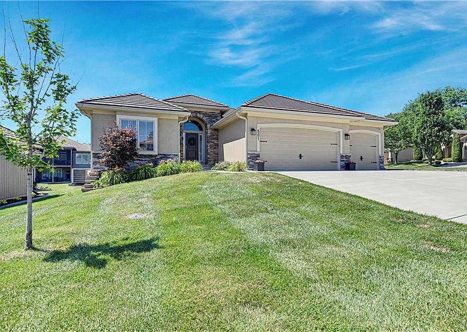 1st image of 501 NE Wenonga Pl