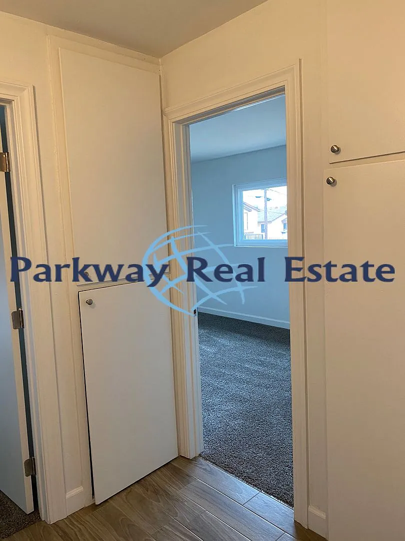 44th 4-Plex — Photo 4