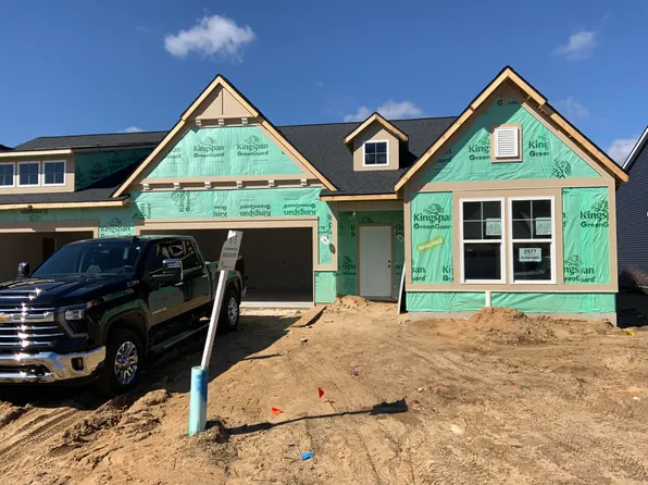 2977 Isle Grand Dr, Belmont, MI 49306