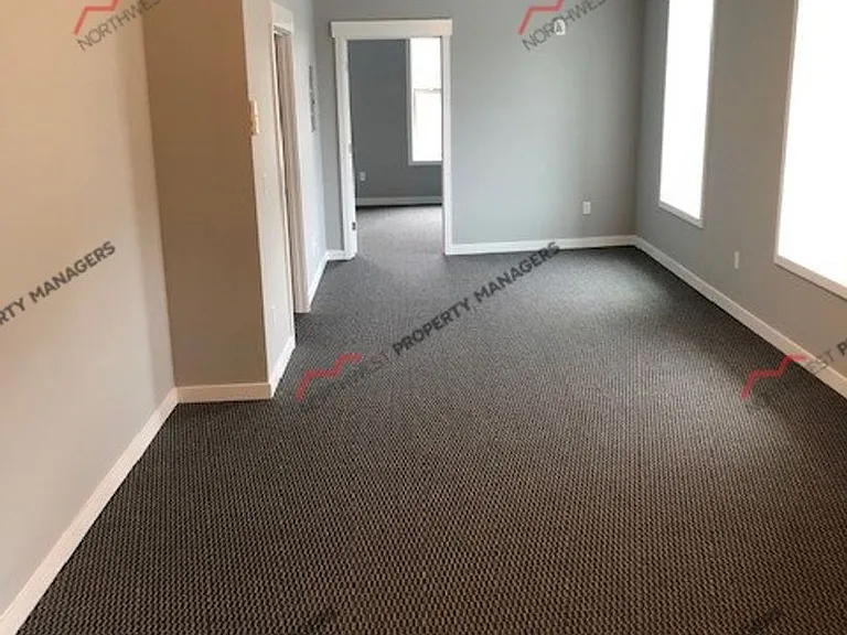 108 E Maple St — Photo 6