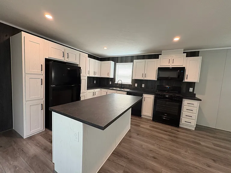 588 Hamilton St — Photo 10
