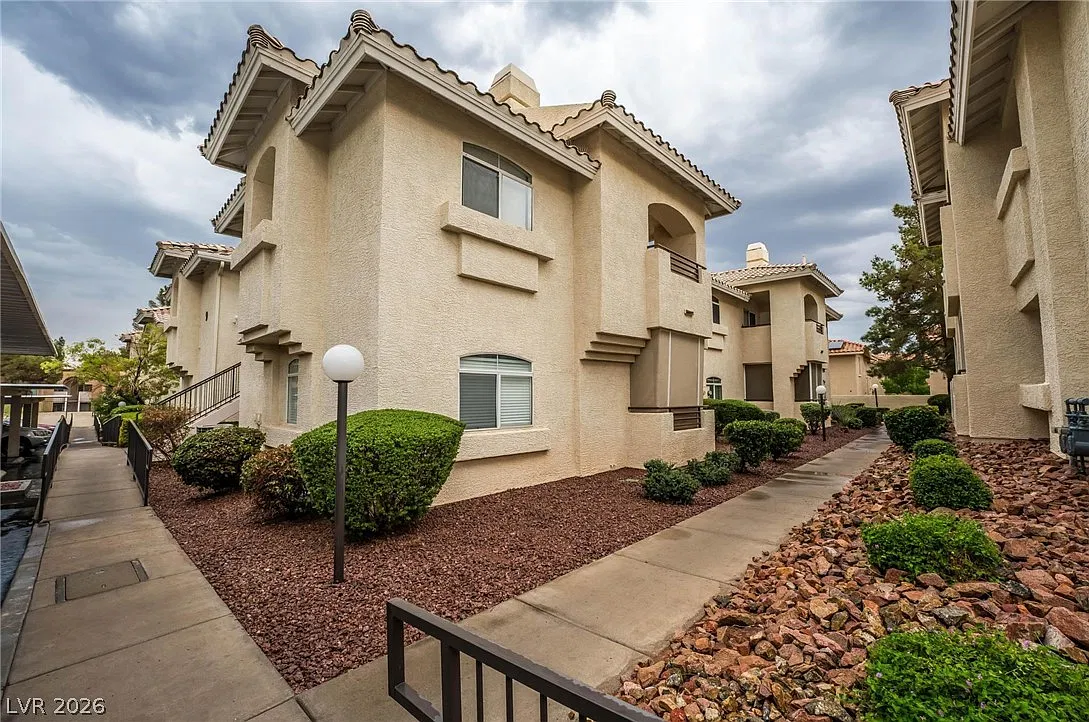 2 bed, 2.0 bath, 963 sqft, $1,475 — Photo 3