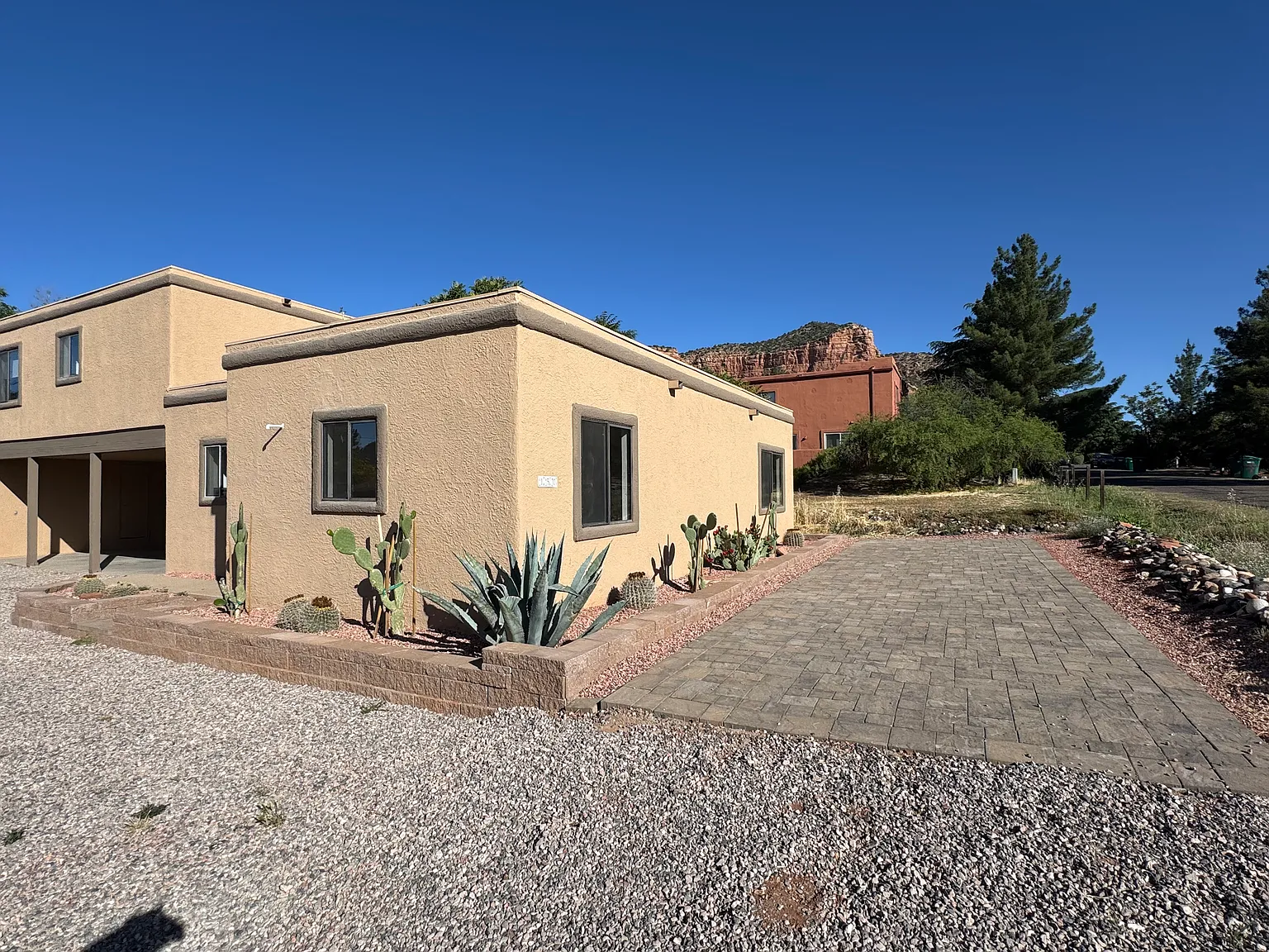 2 bed, 750 sqft, $2,000 — Photo 1