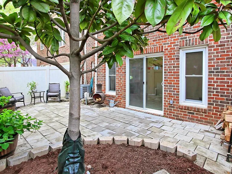 689 W Glebe Rd — Photo 19