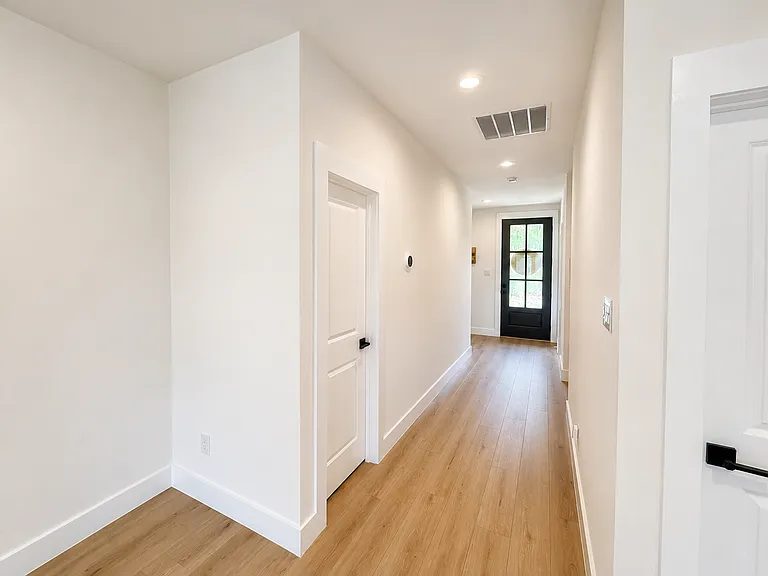 2218 Polk St — Photo 4