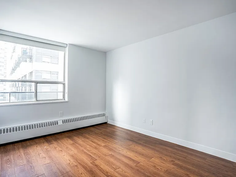 111 Davisville Ave — Photo 14