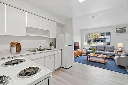 2710 Kings Way Photo 1